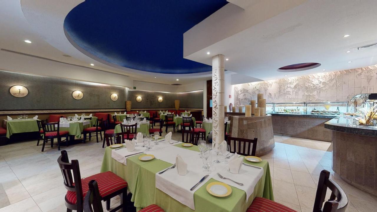 Отель Grand Park Royal Косумель Экстерьер фото Restaurant at the hotel
