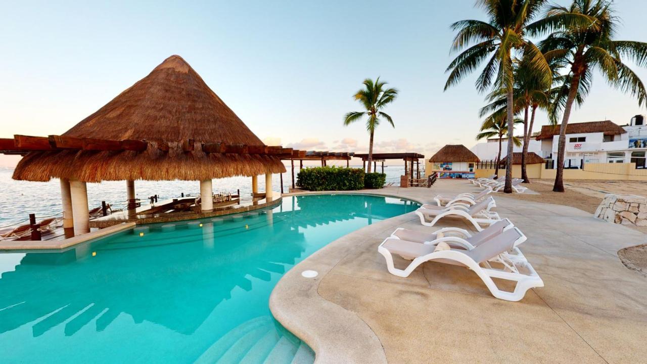 Отель Grand Park Royal Косумель Экстерьер фото Pool at the Grand Palladium Hotel