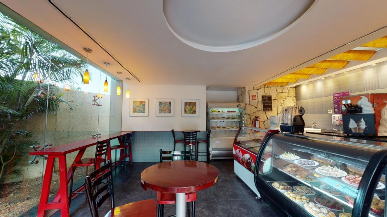 Отель Grand Park Royal Косумель Экстерьер фото A pastry shop in Mexico City